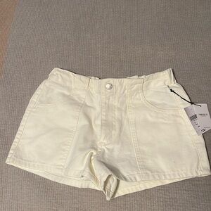 FOREVER 21: NWT Vanilla Cream zip Button Jean Shorts elastic off white m
